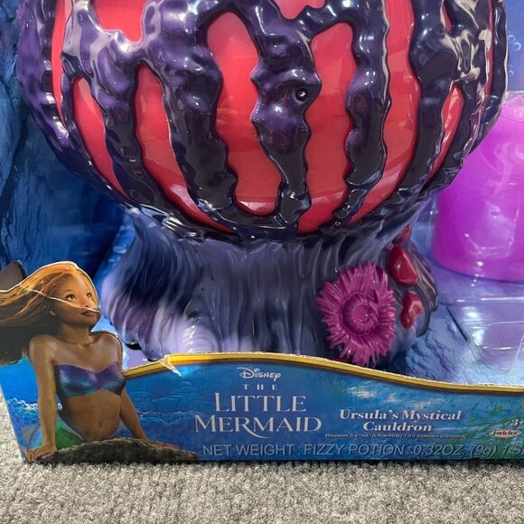 Disney The Little Mermaid Live Action Ursula’s Mystical Cauldron Playset NEW - Picture 5 of 11